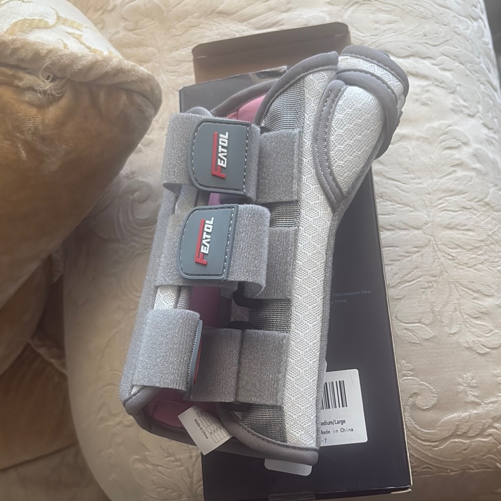 Featol Wrist and Thumb Women’s Gray and Pink Brace Size M/L